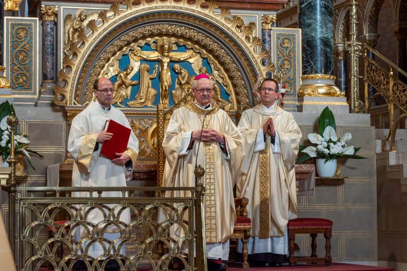 2024_04_12_elhunyt puspokok.jpg